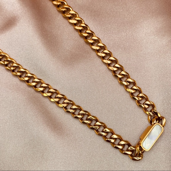 Luzy Jewelry Jewelry - 18K Gold Natural Mother of Pearl Baguette Cut Cuban Link Chunky Necklace